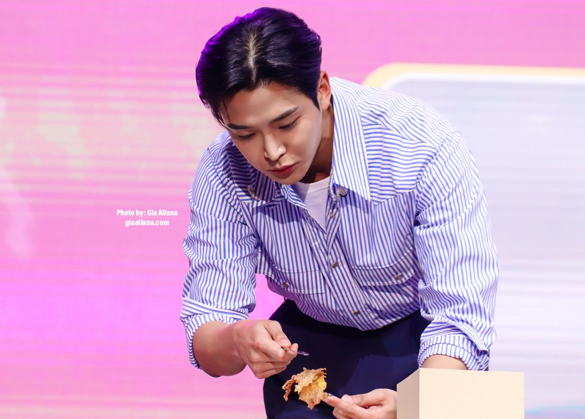 GiaAllana's tweet photo. SF9's Rowoon held his GLOBE KMMUNITY fan meeting at the Mall Of Asia Arena. The actor learned Tagalog words, ate Filipino food (taho, turon, and puto bumbong), wore a Barong Tagalog, and even gave life advice to his fans.

Photos by: Gia Allana

#GlobeRowoon #KmmunityRowoon https://t.co/I8yPJHfh3e