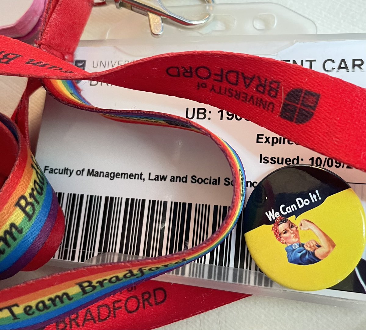 kelly_BFD's tweet image. Final piece of academic work nearly ready to submit. Found this little badge in my bag. WE CAN DO IT! 

Can we? Can I?! Just want to get going &amp;amp; start my new job. Urghhhhh.  

#TeamBradford #HeyHoLetsGo! #Urgh #SocialWorkTwitter #SocialWorkStudent