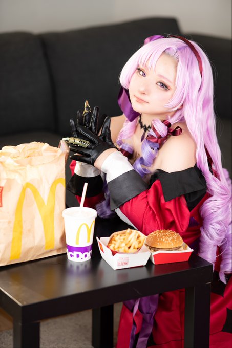 コスプレイヤー社員食堂ギラギラのTwitter画像2