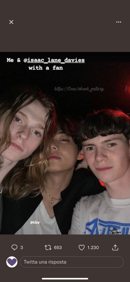 Ora_Sempre's tweet photo. Io ne ero certa da prima, 
ma se qualcuno dopo l’after party di Celine è ancora convinto che Taehyung sia etero … 
ha i mattoni sugli occhi 🌈 
mi dispiace per voi 🤷🏻‍♀️
#TAEHYUNGxCeline #TaehyungInParis #paris #gay #modelli #LGBT #parig #club #lisa 
#army #drunk #icon #afterparty https://t.co/zGyamZqnze