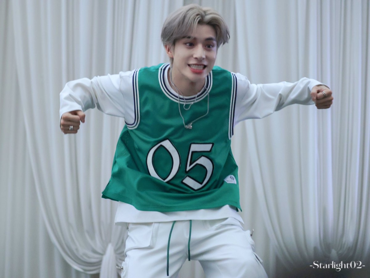 _Starlight_02's tweet photo. 220624✨
🦮😈

#JAKE #제이크 #ENHYPEN #엔하이픈 https://t.co/DqzJrn0ahi