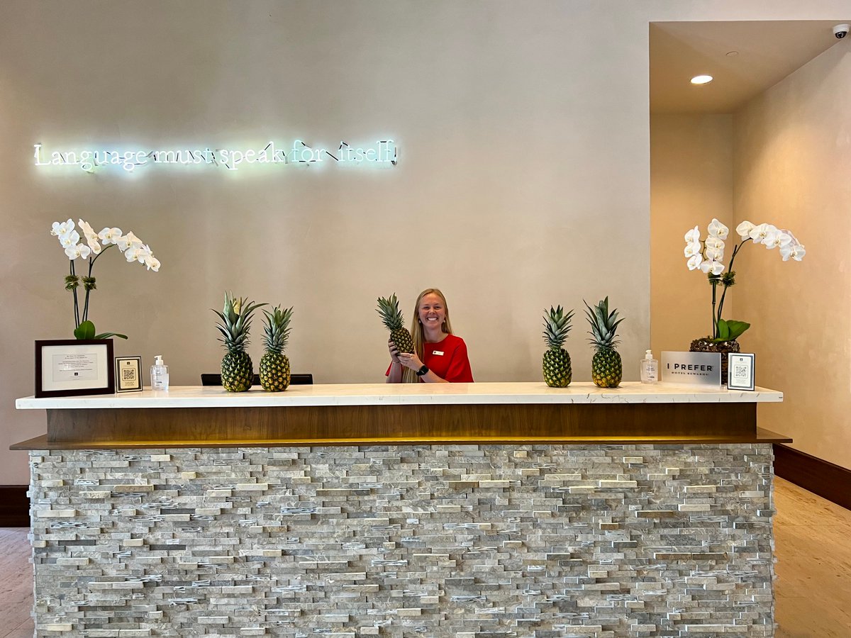TheAlfondInn's tweet photo. We are celebrating International Pineapple Day as a proud member of the Preferred Hotels &amp; Resorts portfolio.

Did you know the pineapple has a 500+ year legacy as the emblem of hospitality? #ThePreferredLife #internationalPineappleDay #BelieveInTravel #arthotel #winterparkfl https://t.co/EeG63PWKU1