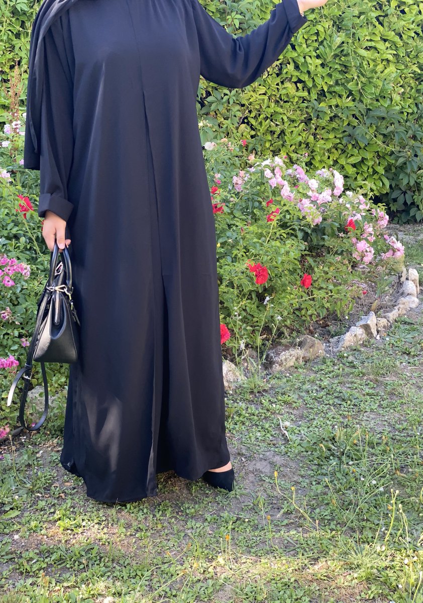 Voici la Abaya Dubaï en soie de médine made in Turkey 🇹🇷disponible en plusieurs tailles💎

N'oubliez de commander votre tenue pour l'Aïd