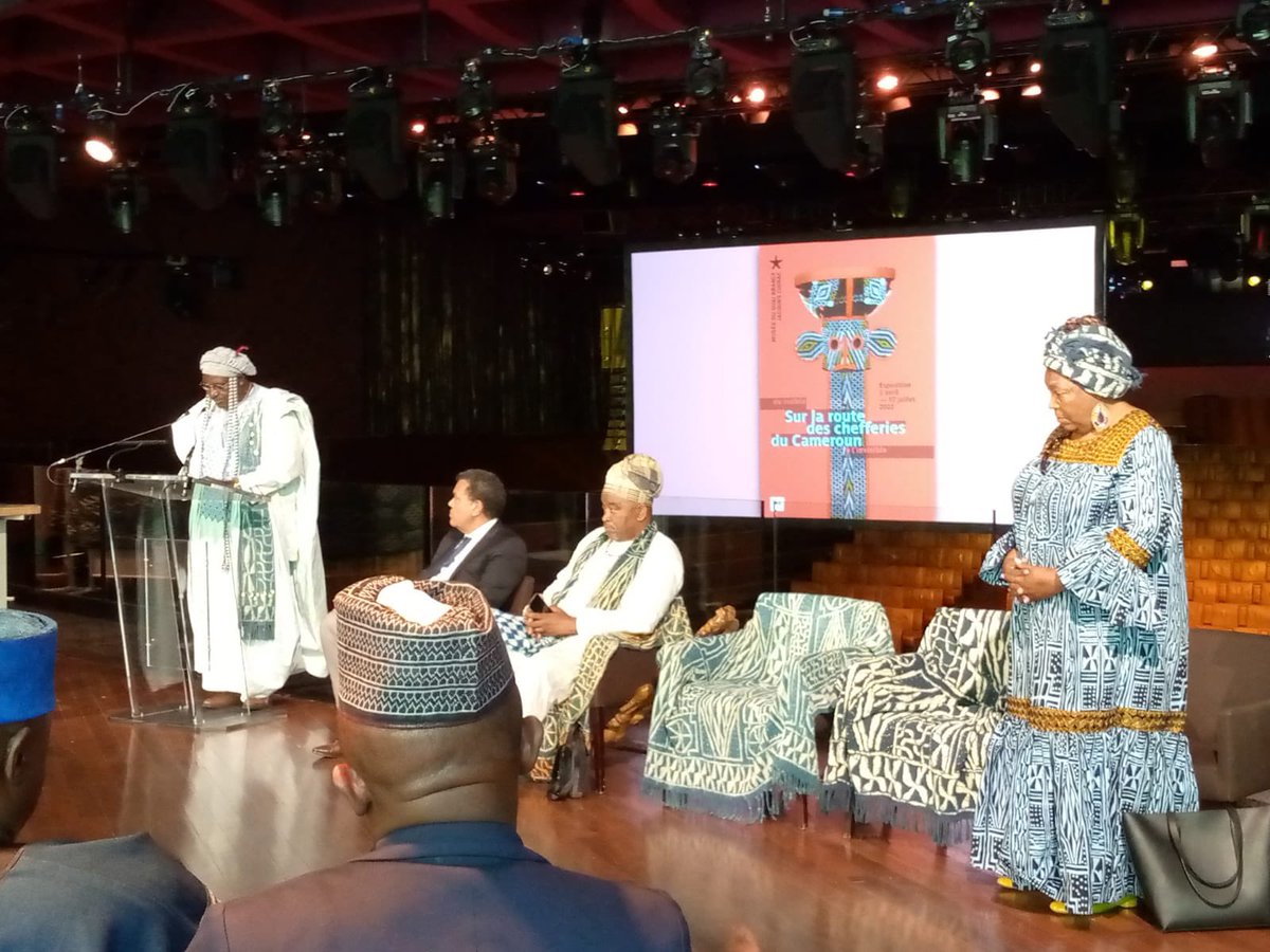 𝗛𝗮𝗽𝗽𝗲𝗻𝗶𝗻𝗴 𝗡𝗼𝘄 !
𝗘𝗻 𝗰𝗲 𝗺𝗼𝗺𝗲𝗻𝘁, 𝗰𝗲́𝗿𝗲́𝗺𝗼𝗻𝗶𝗲 𝗱𝗲 𝗿𝗲𝗻𝗰𝗼𝗻𝘁𝗿𝗲 𝗱𝗲𝘀 𝗺𝗮𝘀𝗾𝘂𝗲𝘀 𝗧𝘂𝗸𝗮𝗵

Exposition " sur la route des chefferies du cameroun : du visible à l’invisible "

#RouteDesChefferies