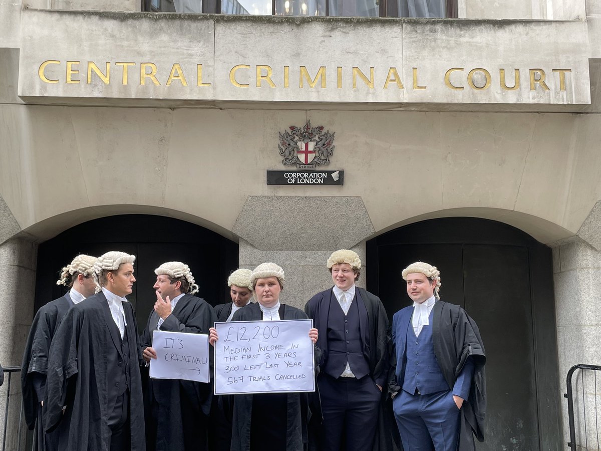 ChrisLAPG's tweet photo. Today we stand together with our friends and colleagues @TheCriminalBar @lccsa @CrimeSolicitors in campaigning for a sustainable future for legal aid.
Two halves of the profession, standing united for change.
#WeAreLegalAid
#SaveLegalAid
#Action4Justice https://t.co/hUPhndkTXG