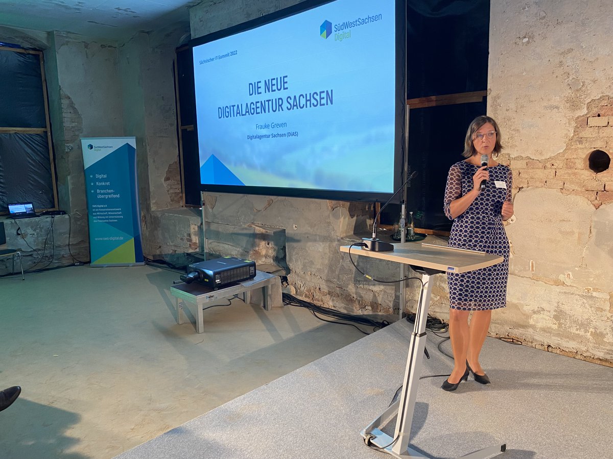 SMWA_SN's tweet image. Wie wird #Sachsen zu einem der führenden Standorte in der Welt? Um diese Frage geht es heute beim IT-Summit von @Cluster_IT_MD @Silicon_Saxony @itbchemnitz &amp;amp; @digital_sws in #Plauen, u.a. mit Staatssekretär Thomas Kralinski und Frauke Greven, Leiterin der Digitalagentur Sachsen.