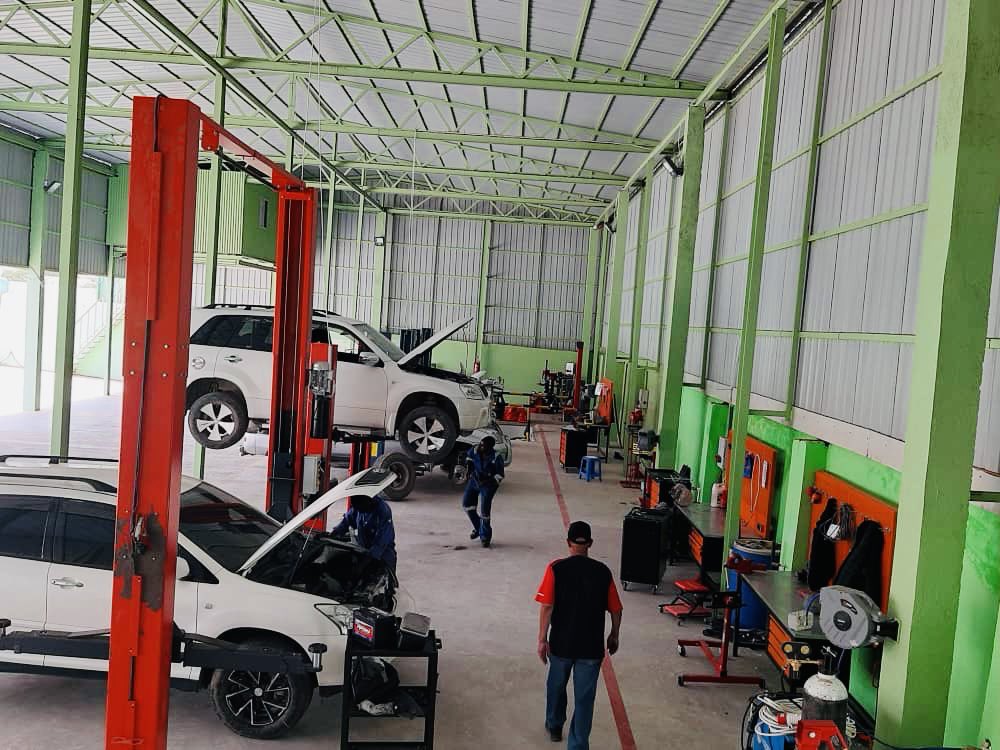 MobileFuundi's tweet image. Welcome to our workshop where you will have a different experience in very aspects in this industry at the HOA. #Hargeisa #Jig-jiga (DDS). ⁦@MobileFuundi⁩, we do the job right! #clean #experience #trust #professionlism 📞 2009