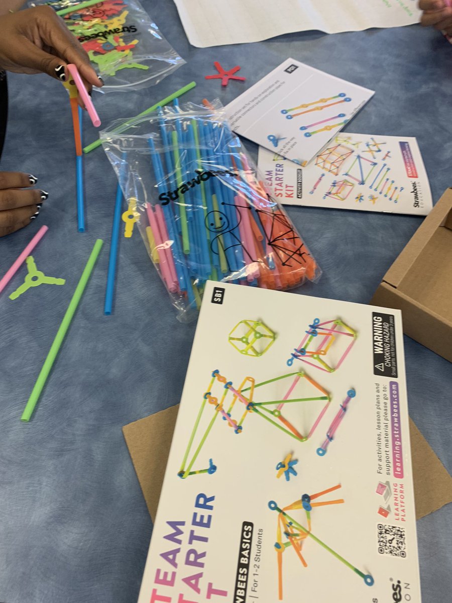 mrsdesai_smiles's tweet photo. 👀 @DSolomonshirley we are exploring @strawbees No rules! @MrSchuermann @PeelEML 💥 https://t.co/NVerKlS1dx