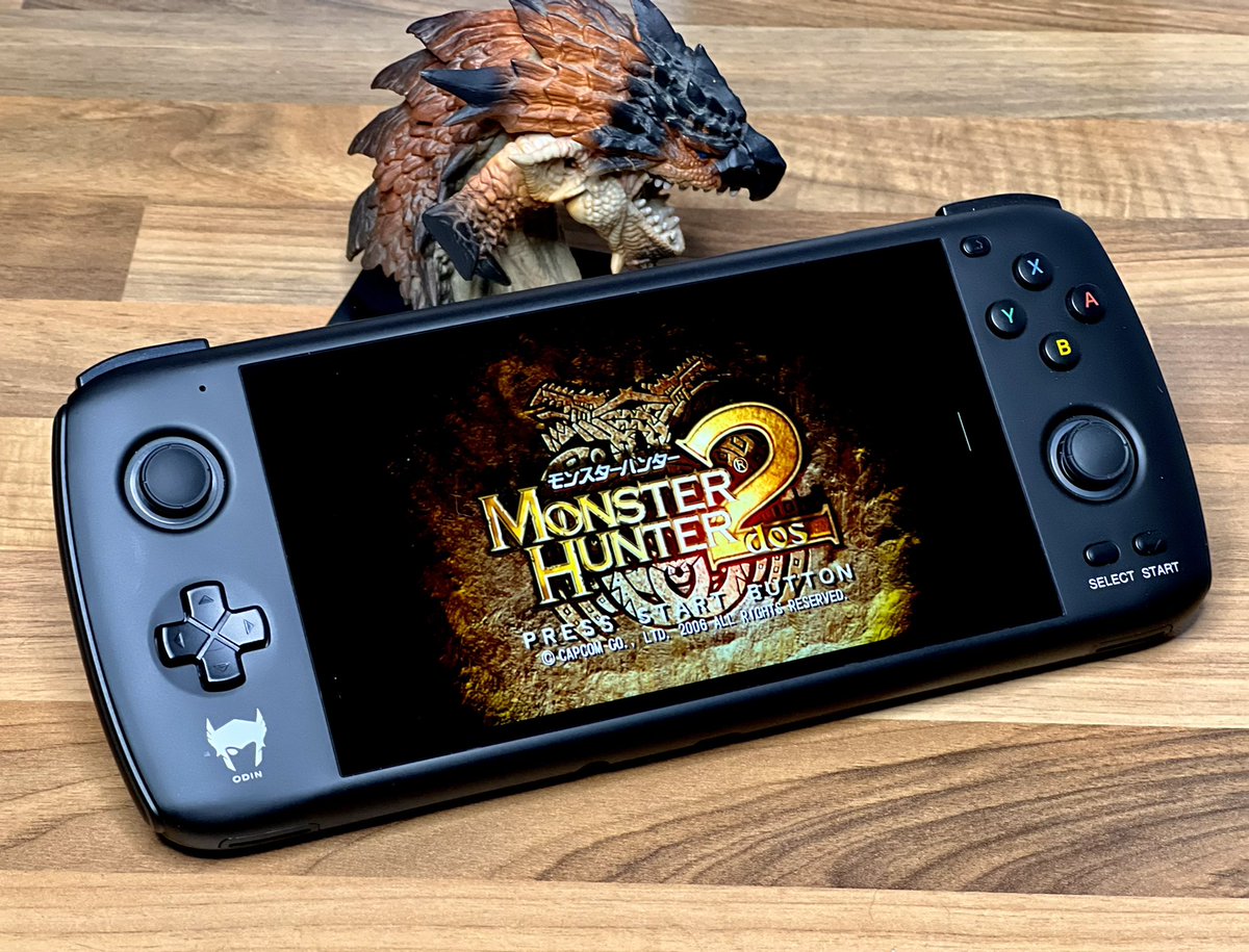 SakuraRetroModd's tweet photo. I'm a big big fan of the #MonsterHunter I've been playing it since 2006..it's a great pleasure to be able to play MH DOS in portable mode because it's the only one in the series that I don't have never played! I love this #odinpro waiting for the #mhsunbreak extension 🥰 https://t.co/L90dbsgzu9