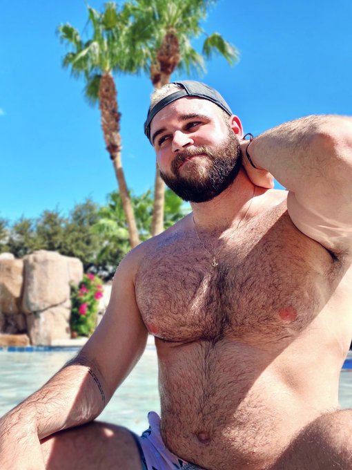 🌴☀️🥵 https://t.co/RvFtALmL5P