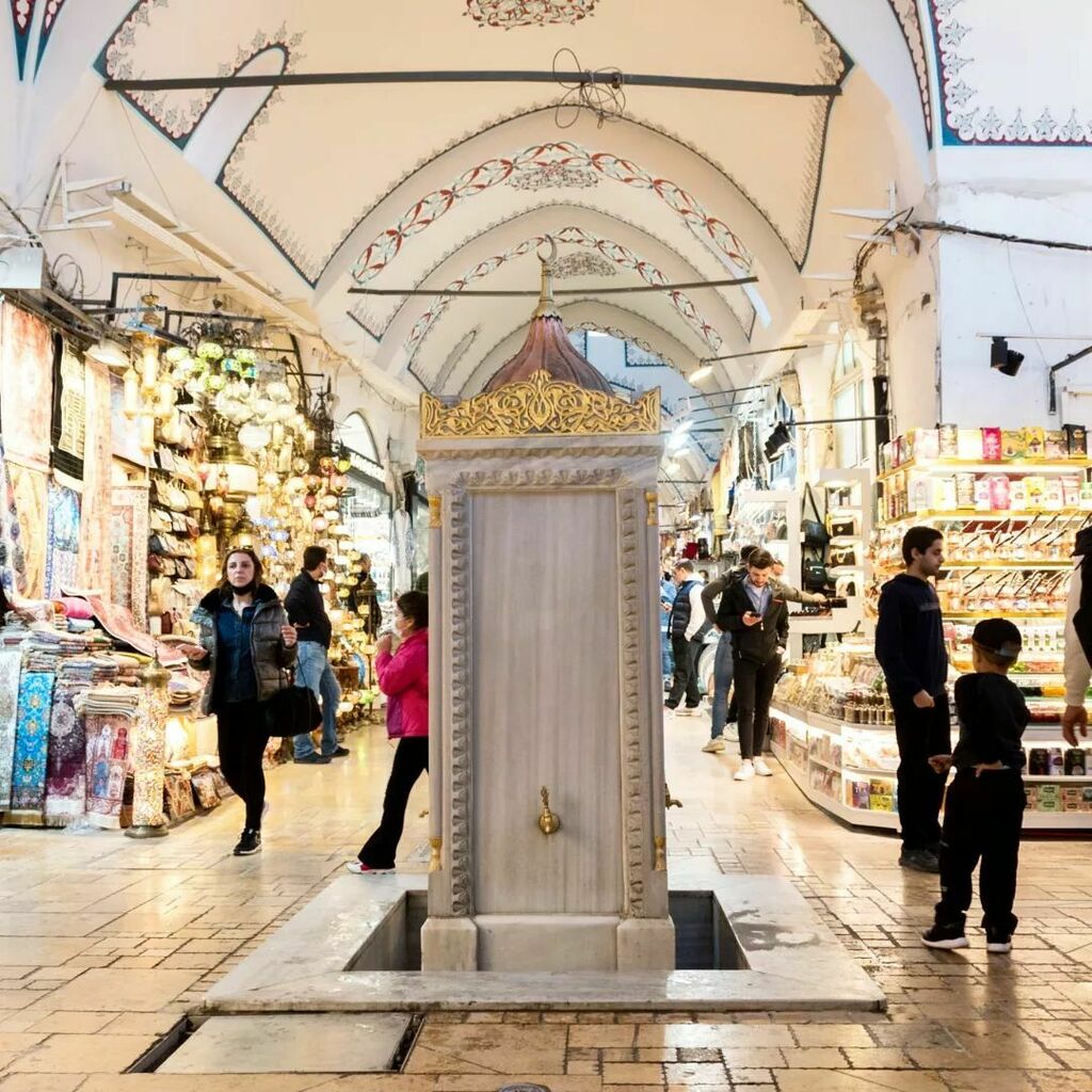 Alisetter's tweet photo. El Gran Bazar de Estambul es el más famoso de todos los mercados de esta ciudad, no cabe duda, y por él pasan A DIARIO entre 200 y 400.000 personas. Es un sitio flipante, pero no es el único! Ya puedes leer en el blog una selección de 7 bazares de #Estam… https://t.co/H4q5shNpqO https://t.co/55cYUy7bXB
