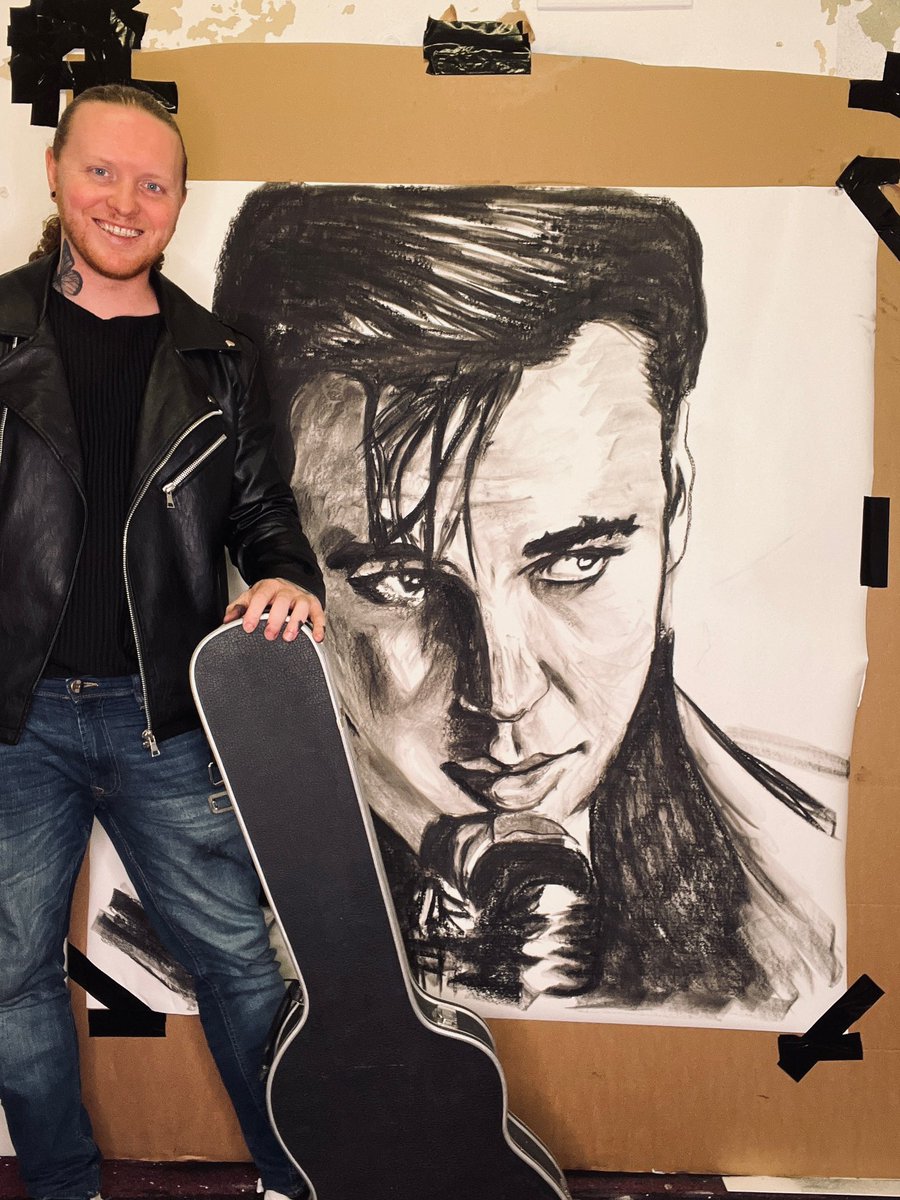 NathanWyburnArt's tweet photo. Drawing @austinbutler as @ElvisPresley in @elvismovie 🎸 👑
I was so mesmerised by the movie I had to make something!
@Cilla_Presley @LisaPresley @WarnerBrosUK @bazluhrmann @wbpictures
#art #elvisart #elvis #elvismovie #austinbutler #elvisdrawing #nathanwyburn #ElvisPresley https://t.co/Q78huigQPw