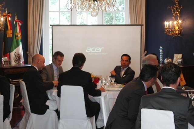 BelgicaMEX's tweet photo. Almuerzo de inversión en la Residencia belga con Awex Mexico para promover los grandes activos de Valonia como centro logístico en el corazón de Europa.   Agradecido por los estimulantes testimonios de los representantes de GSK, MasAir Cargo y Términal Logistics en México. 🇲🇽🇧🇪 https://t.co/Vck4dB7NDD