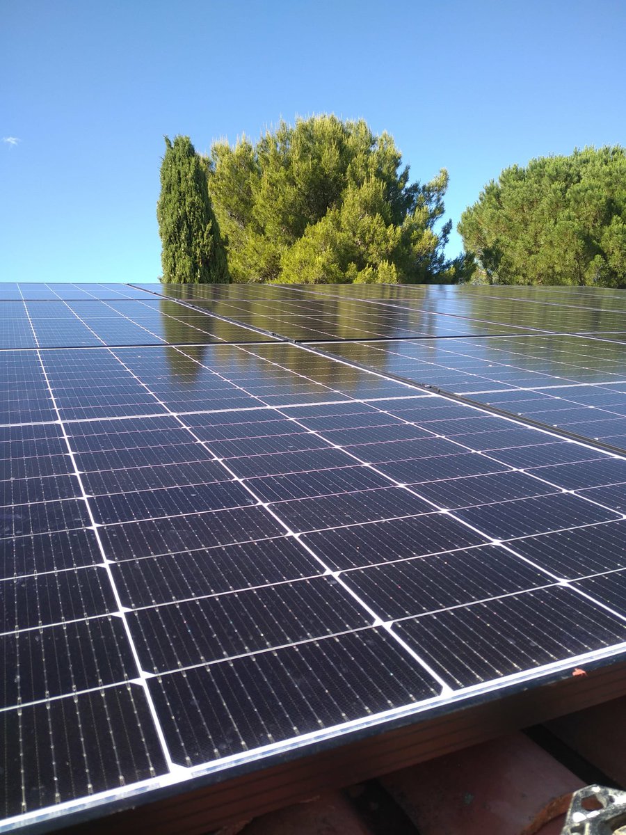 atexe_fr's tweet photo. 🔆🏡Installation d’un kit photovoltaïque en autoconsommation d’une puissance de 7,2KWc avec micro onduleurs #autoconsommation #photovoltaïque #rénovationenergétique #économiedénergie #panneauxphotovoltaïques #panneauxsolaires #atexe #atexegroup #occitanie #hérault https://t.co/D92jrgsRu8