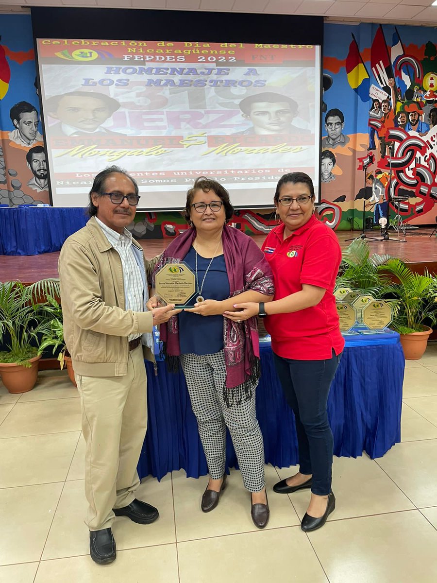 Jornada Académica FEPDES en Saludo al Día del Maestro nicaragüense en Homenaje a los Maestros patriotas y revolucionarios Enmanuel Mongalo y Ricardo Morales Avilés. Recibieron por #SiproesUnanLeon placa de reconocimiento Honor añ Mérito Académico los maestros
Martha Guido, cont..