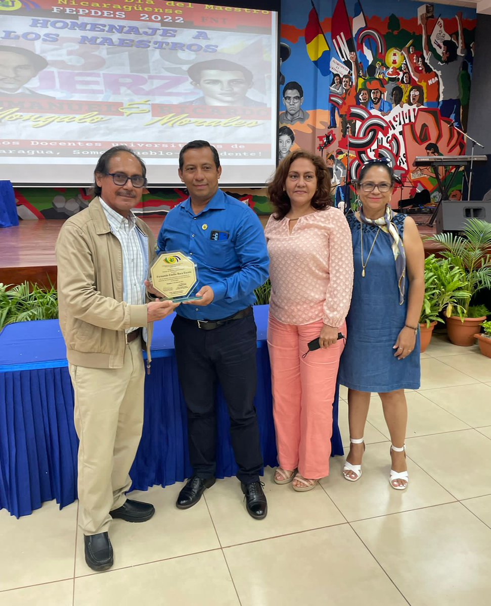 siproesunanleon's tweet photo. Maestra Juana Mercedes Machado, Maestro Roberto Sánchez, Maestro Felipe Campos y Maestro Fernando Baca. 
¡¡¡Vivan los docentes Universitarios de Nicaragua!!!
#4319FuerzaDeVictorias 
#SiproesUnanLeon
#LeonRevolucion https://t.co/3ptYkBGP84