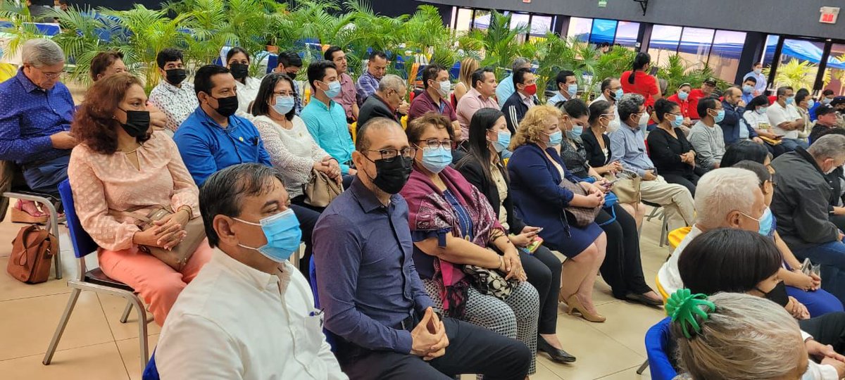 siproesunanleon's tweet photo. Maestra Juana Mercedes Machado, Maestro Roberto Sánchez, Maestro Felipe Campos y Maestro Fernando Baca. 
¡¡¡Vivan los docentes Universitarios de Nicaragua!!!
#4319FuerzaDeVictorias 
#SiproesUnanLeon
#LeonRevolucion https://t.co/3ptYkBGP84