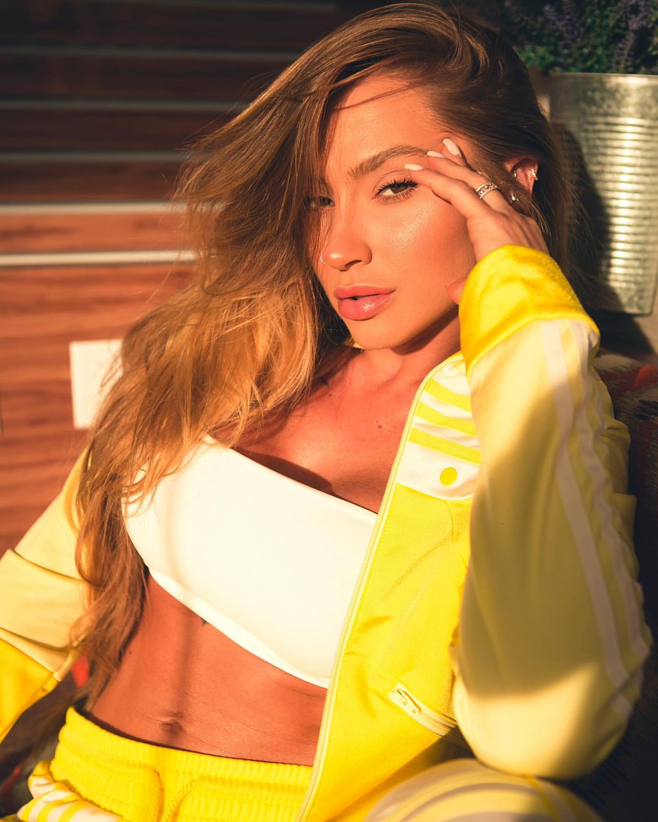 Alicekuttler's tweet photo. 🎈| Dia do meu irmão mais lindo do mundo, te desejo todo amor e tudo de maravilhoso que o mundo tem a oferecer. Te amo!! 💛
#BdaydoMinion
#MaurícioFaz25 https://t.co/VYENQSbuG0