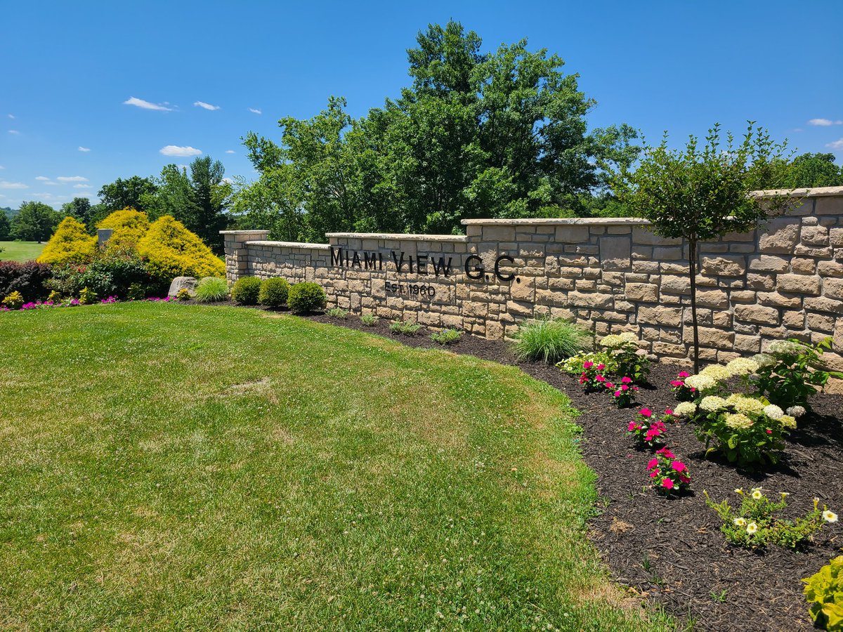LaSallePride's tweet photo. ☀️🏌‍♂️It doesn't get much better than this as far as weather goes for the #KruegerGolfOuting. Thanks to all of our golfers, sponsors, volunteers and student helpers for making it a great day! @LS_LancerATH @LaSalleAlumni @LS_LancersGolf #MiamiView https://t.co/uAefKB1k2N