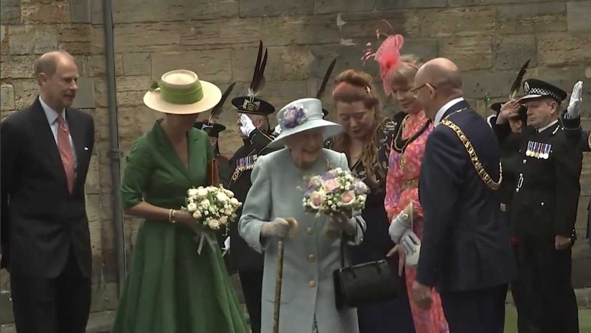 TimPurbrick's tweet photo. Her Majesty had the #ArmyStick to hand today on arrival at the Palace of Holyroodhouse in Edinburgh. https://t.co/hht4UjLuHP