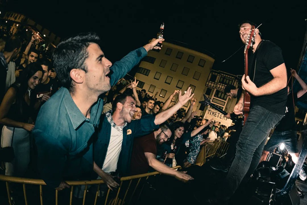 saiagoait's tweet photo. DEMASA ZAPATO AZULE💙

Ondarruko plaza musika jendez beteta eta eguraldia lagun, demasa izan zen bizitakoa! Milesker gerturatu zinetenoi🙌

Eskerrik asko @radixuirratia!

ADI! Hurrengo kontzertua ostiralean, Uztaila 1:
📍22:30 / Amoroto (Frontoia)

📷 Begipuntuan https://t.co/01kZ4EFoR0