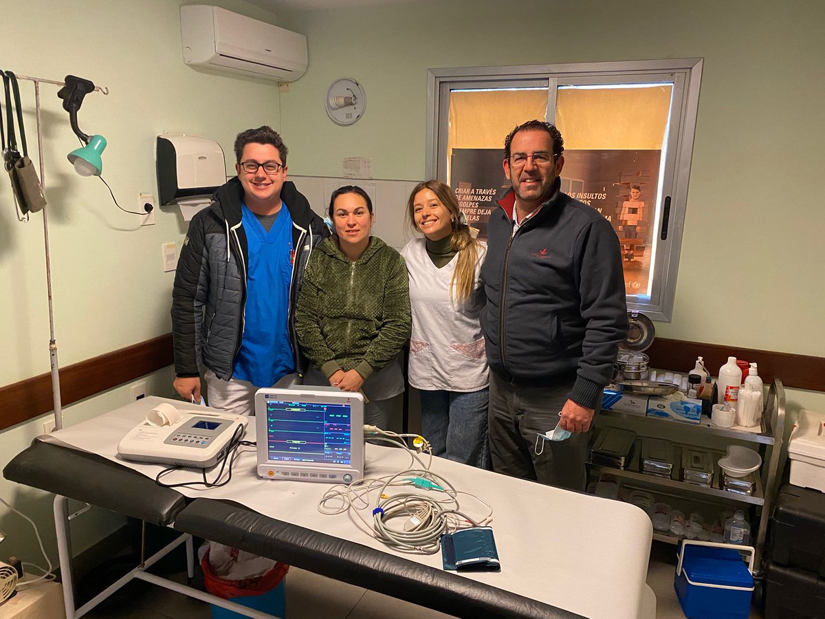 ASSEcomunica's tweet photo. La Policlínica de Punta del Diablo, perteneciente a la Red de Atención Primaria de #Rocha, recibió nuevo equipamiento:  Monitor Multifunción y Electrocardiógrafo.
#AsseEnMarcha https://t.co/aPLEhlB5s3