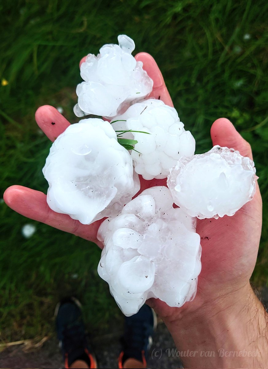 🌩️ LIVE: Very large hail (up to 8 cm) near Tegernsee, SE Germany! #supercell #hagel