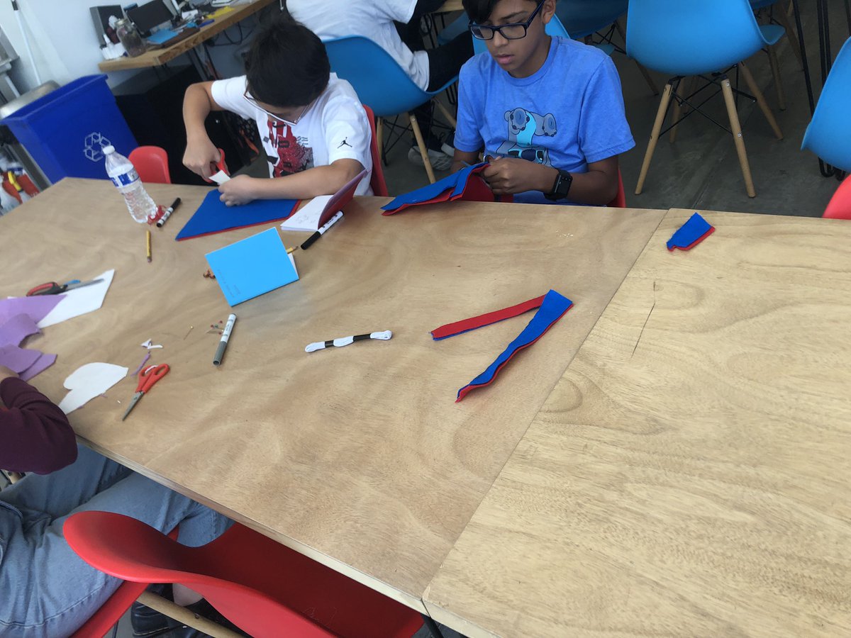 HearnSisd's tweet photo. Designing our own bags at the Fab Lab! #TeamSISD 
@NFranklin_AA https://t.co/j2mdKazvGu