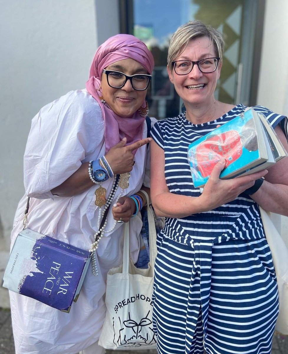 OnjaliRauf's tweet photo. @MadamPPPearDrop @boxmooryoga @herts_refugees PS @MadamPPPearDrop - another piccie to add to the very happy collection 🤗🙃🎒 Your smile is just epic in every way.
And @VIPreading - very proud to be carrying everything in me #spreadhope22 tote bag! 🙃💕 https://t.co/wUh9F9PmH5