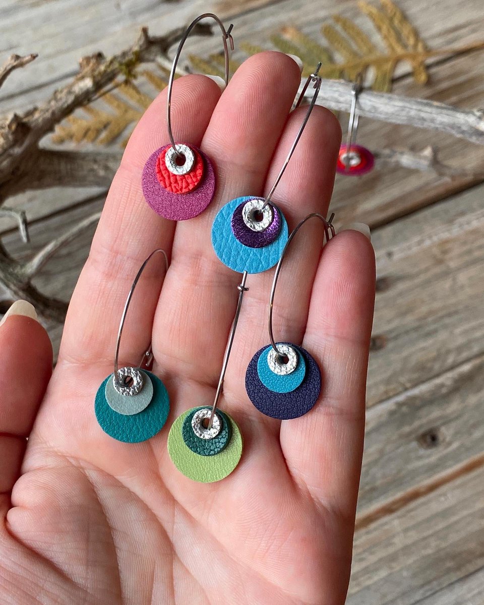 dooouce's tweet photo. Bo Pipa en cuir 

#bijoux #bijouxcolorés #bijouxcuir #bouclesdoreilles #bouclesdoreillesfaitesmain #bouclesdoreillesaddict #leatherjewelry #leatherearrings #earringaddict #pop #popjewels #soldes #bijouxacierinoxydable https://t.co/9hXOqk8E5k