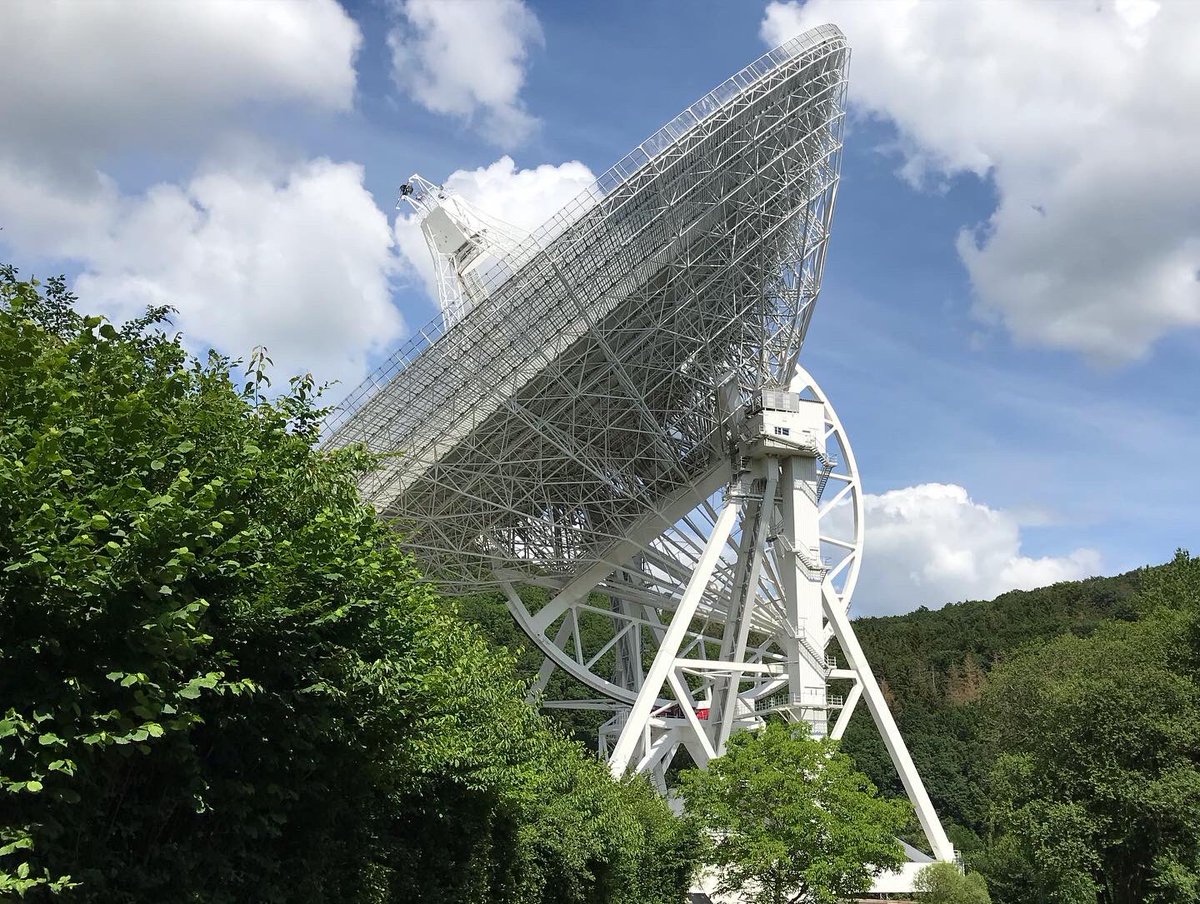 DrRemeis's tweet photo. Last weekend a group of students from #theobservatory joined the first ever summer school of the @GermanAstroSoc. It was a lot of fun and the tour of the Effelsberg Radiotelescope was fascinating. #students #radiotelescope #effelsbergradiotelescope #meinefau #unifau #bonn #trip https://t.co/5vTCcDev0B