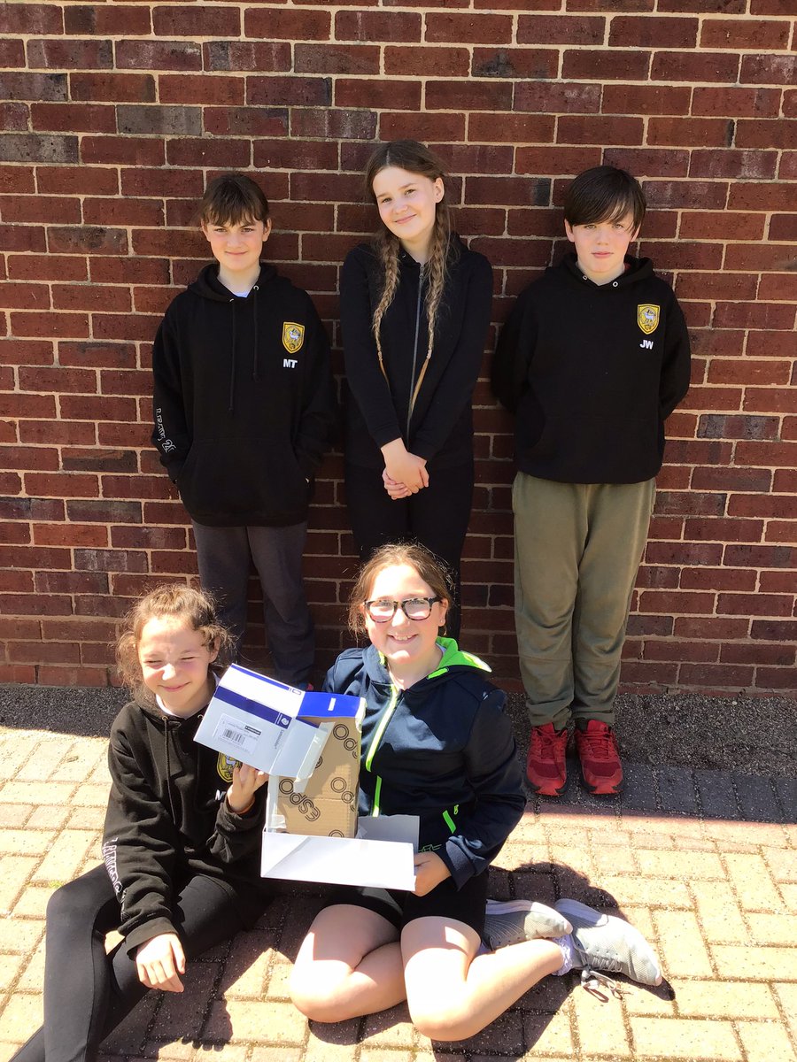 Stjohnscoventry's tweet photo. Year 6 had fun in Science thinking about the line of incidence and reflection to create some great periscopes. #science #practicallesson #fun https://t.co/tCpwpF6PPN