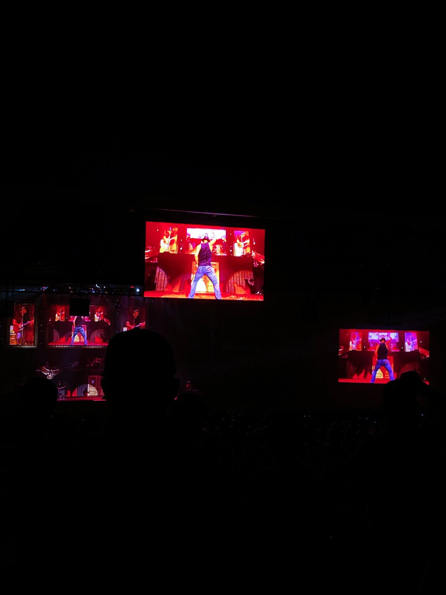 mckynnax's tweet photo. Kid Rock did not disappoint https://t.co/cmu757dnGA
