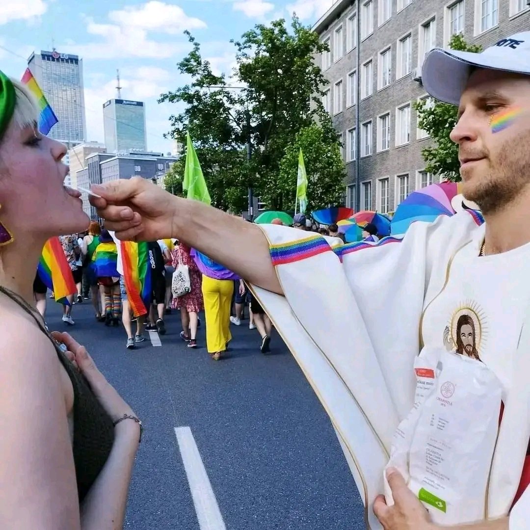 3razyTAK's tweet photo. ....a tym czasem u Dupiarza na marszu nie równości. https://t.co/672Hz1V3lx