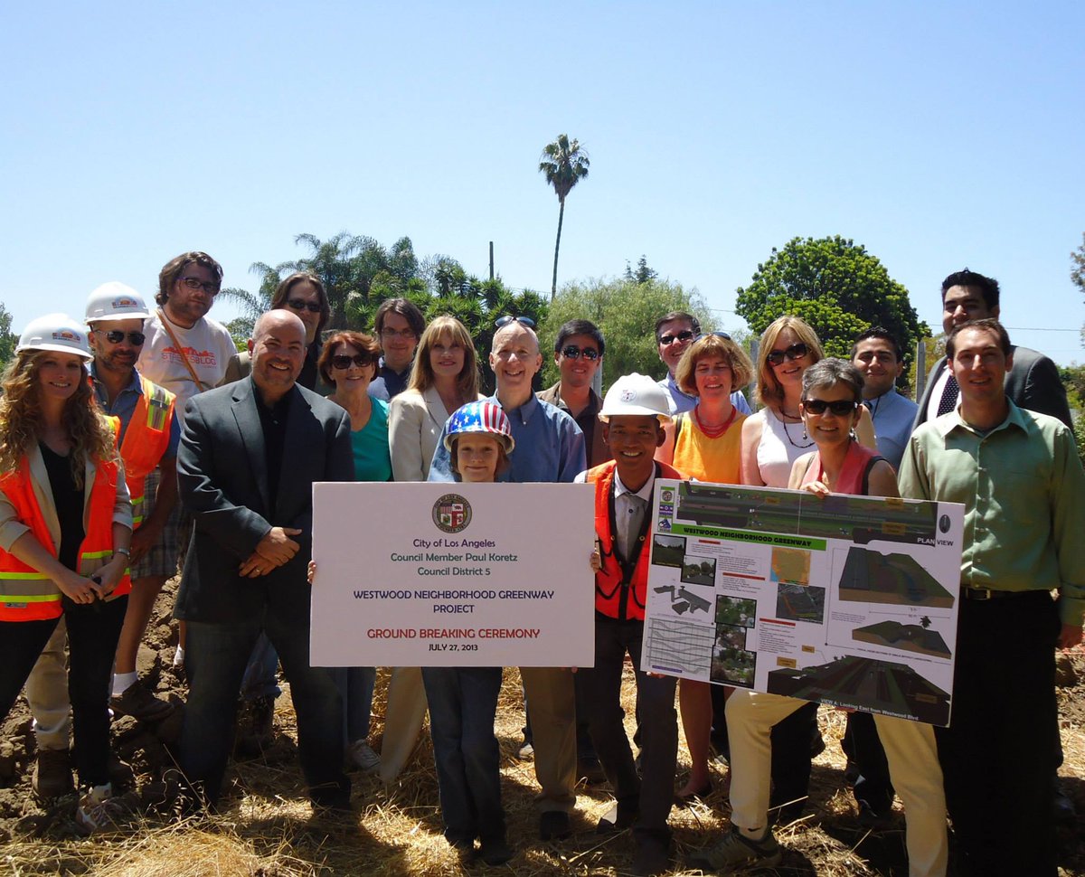 StreetsblogLA's tweet photo. Nine years ago today, the Westwood Greenway broke ground... https://t.co/cH5DAqQ818