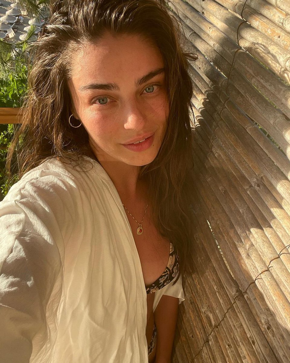 blinkbuzzz's tweet photo. Their 💚💙 vibes make them Real life #PoyHaz 
#AlpNavruz #AyçaAyşinTuran 

Learn more about them 👇
Ayça - https://t.co/G3vzmno3ya
Alp - https://t.co/ZSFFtSGRa7
or their relationship - https://t.co/T7H7UVvnjB 

@AlpNavruz @aycaaysinturan #AdaMasalı #alpayçanetflix https://t.co/TtBHQxXtTv