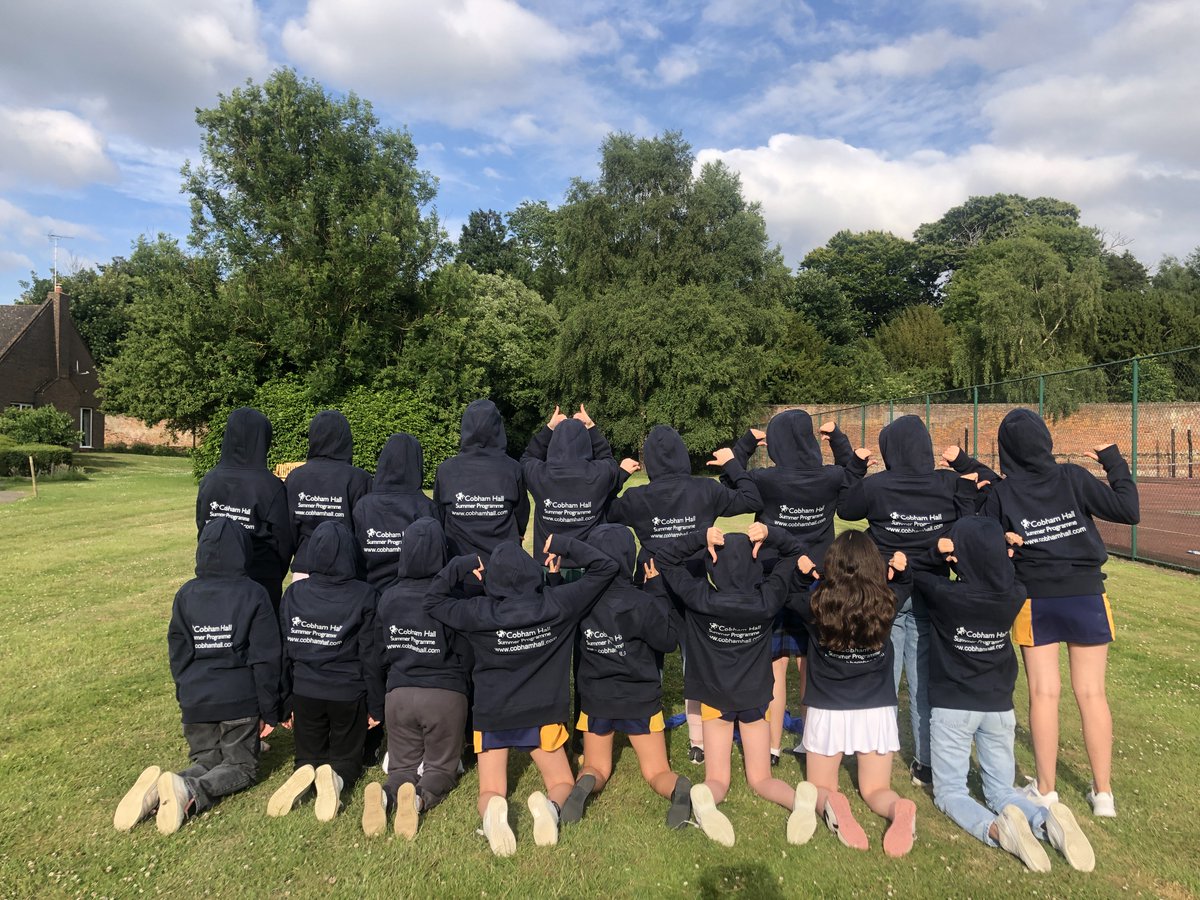 CobhamBoarding's tweet photo. Our short stay Boarders love their new Summer Programme hoodies. 📸☀️ #ukboardingschool #Boardingweek #boardinglife #studyaboard #summerprogramme #friendships https://t.co/DxgkjT39Hx