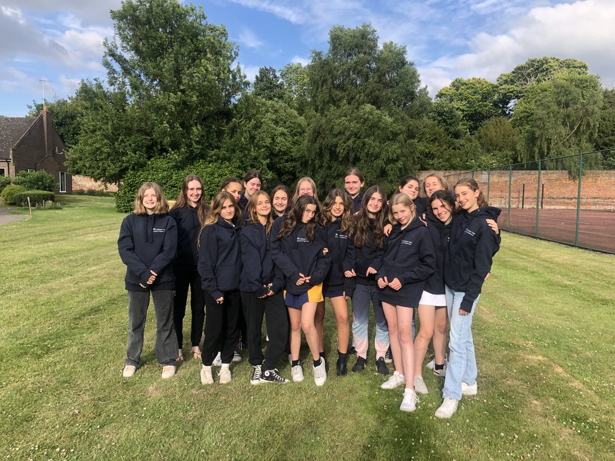 CobhamBoarding's tweet photo. Our short stay Boarders love their new Summer Programme hoodies. 📸☀️ #ukboardingschool #Boardingweek #boardinglife #studyaboard #summerprogramme #friendships https://t.co/DxgkjT39Hx