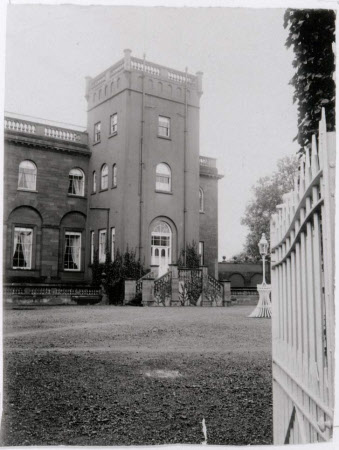 Look at this old picture of Berrington Hall including the bathroom tower, which was demolished in the 1960s.

It was built by the 7th Lord Rodney, who's wife Corisande wouldn't move into Berrington Hall until there was adequate plumbing in place. 

#history #visitherefordshire