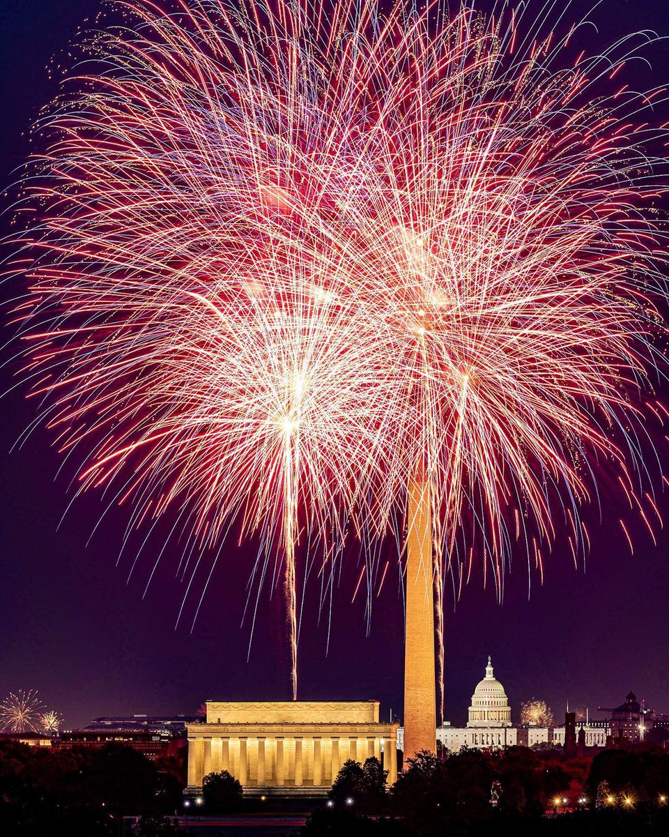 To our friends across the United States, Happy Fourth! 🇺🇸🎉✨ 
#IndependenceDay #HappyFourth #FourthofJuly 
📸 ig/virginia.cheng