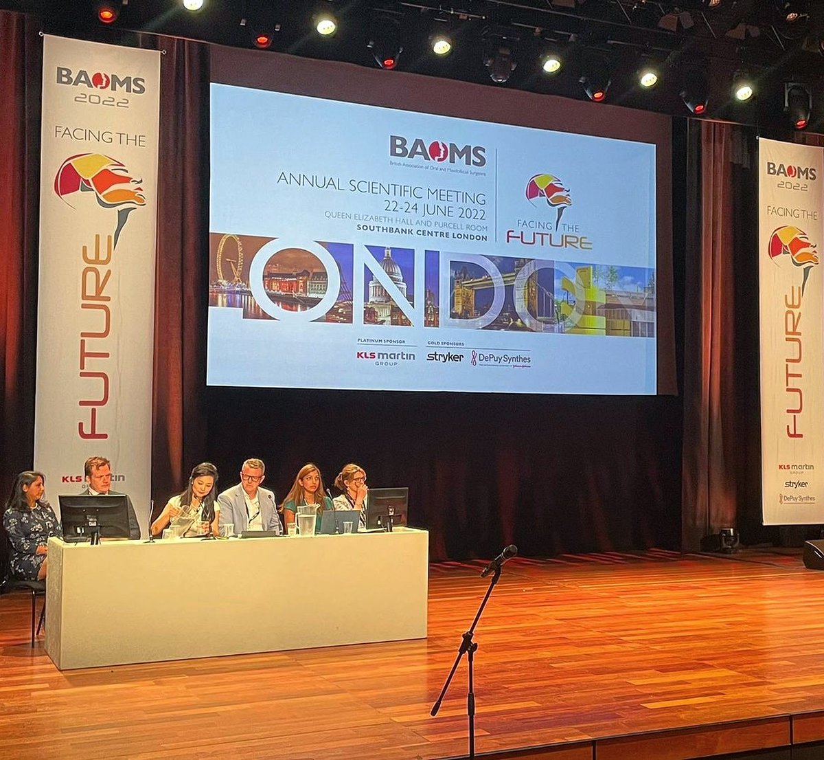 Honoured to represent junior trainees at the <a href="/BAOMSOfficial/">BAOMS</a> annual conference. Met some wonderful people and was grateful for the platform to push for change. Thank you <a href="/KingsBentley/">Robert Bentley</a> for focusing on the <a href="/jtg_baoms/">Junior Trainee Group - BAOMS</a> last week! <a href="/UKSWiMS/">SWiMS</a> <a href="/KathyFanSurgeon/">Prof KathyFan PhD, FRCSEd, FDS RCSEng, FRCS OMFS</a> #baoms2022
