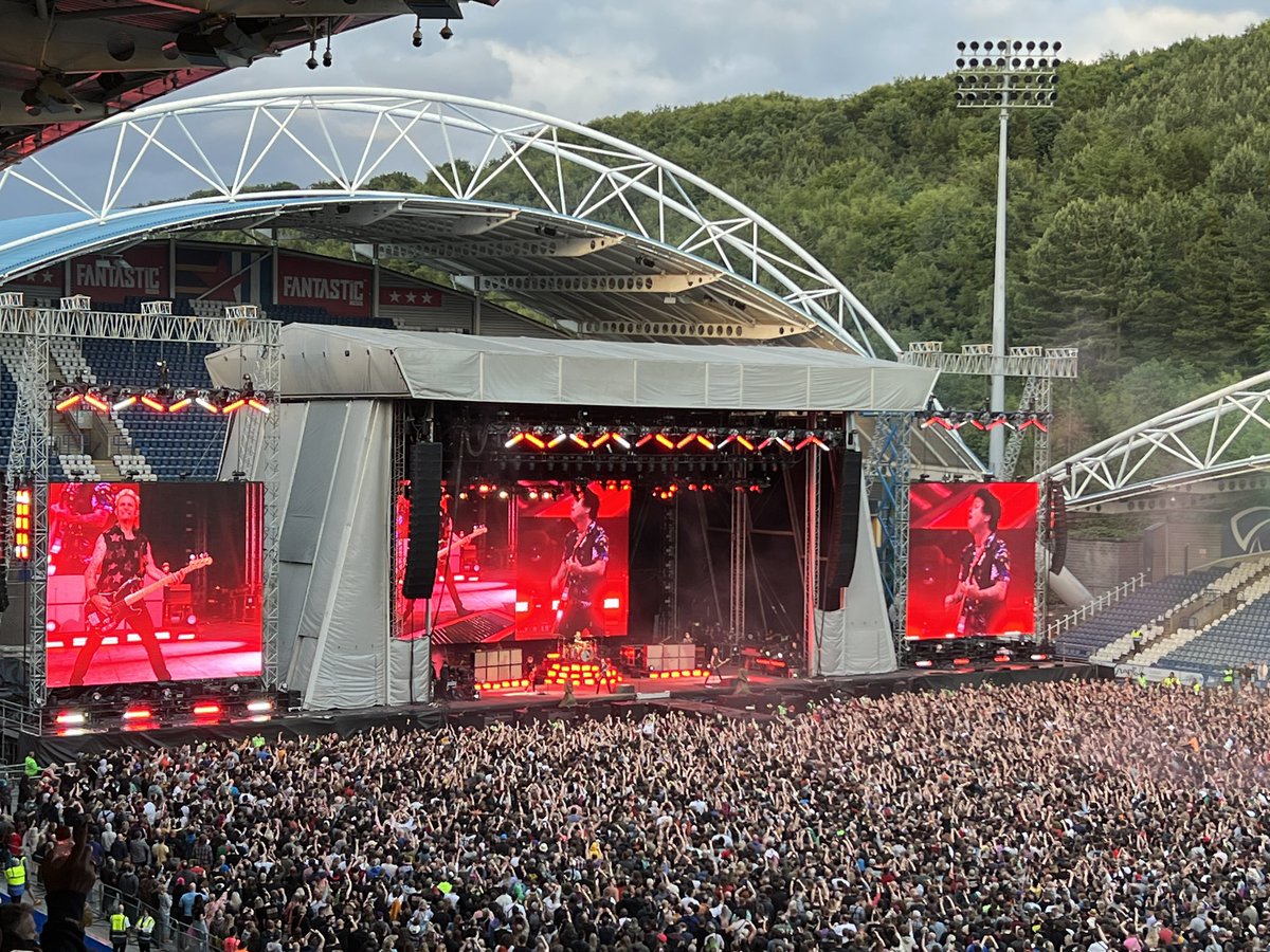 NikkiPickering2's tweet photo. @LouiseClazey Looked like you were the same side as us, possibly a bit lower! Could be wrong though. Green day are an all time favourite! https://t.co/4Sf63tH07T