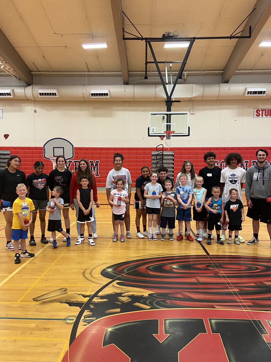 ladytornadohoop's tweet photo. Day 1 of camp group 1 offensive and hustle mvps 🌪 https://t.co/VWGVZMbiFN