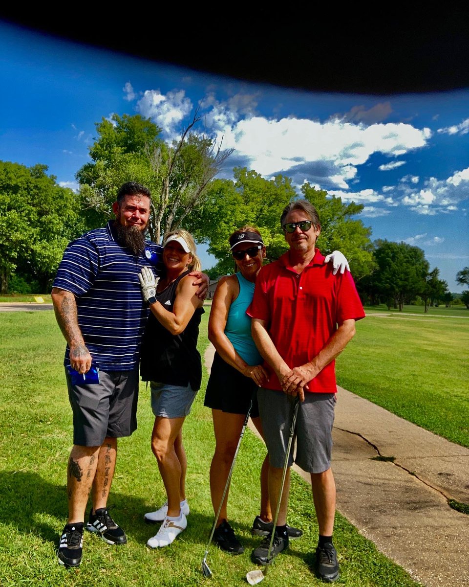 StafsheilaS's tweet photo. A fun weekend of Friends and Golf ⛳️ #golf #bestfriends #golfcourse #funtimes #hottestdayoftheyear https://t.co/UZMyict6am