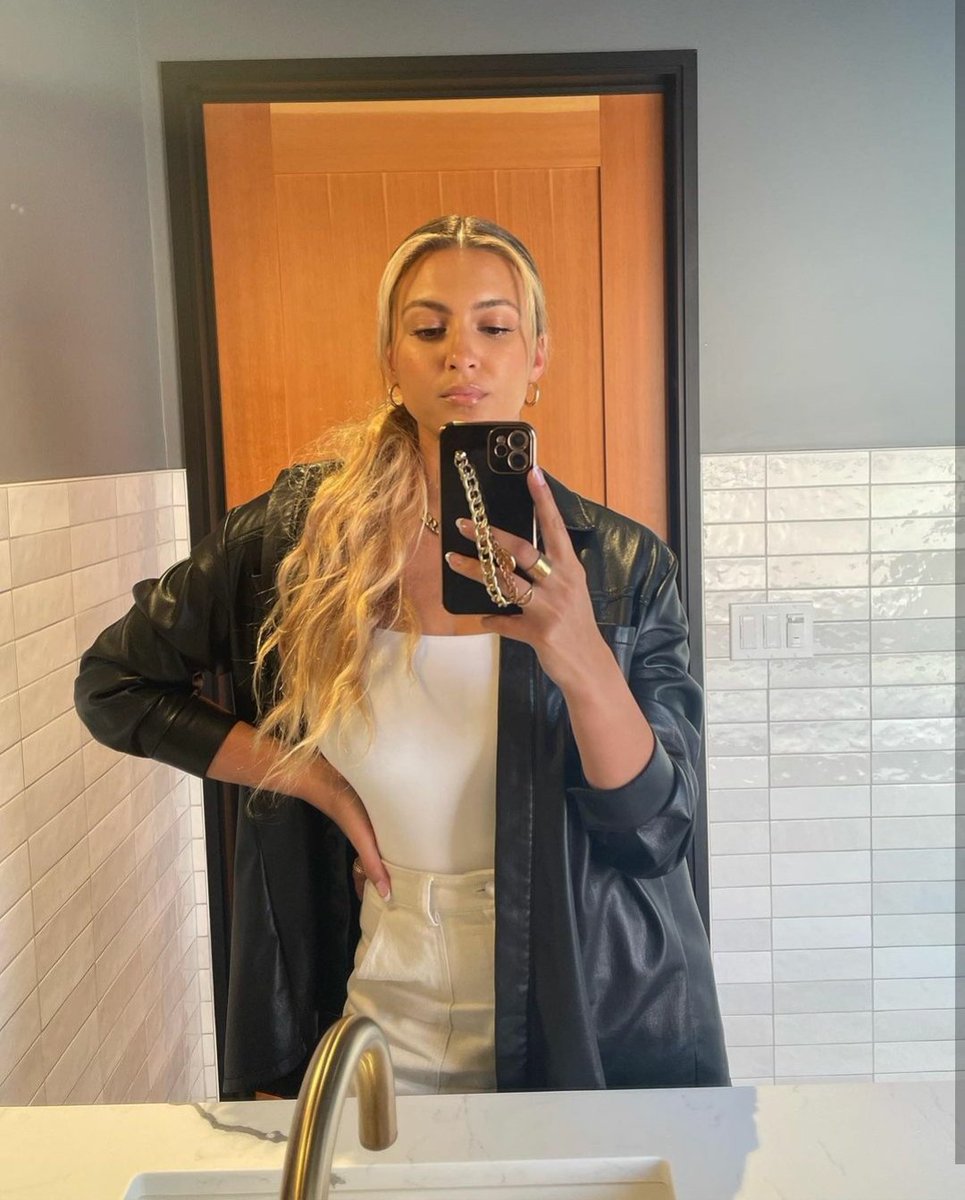 pellyosaa's tweet photo. Queen of mirror's selfies 💅 https://t.co/4LCKYH5MF3