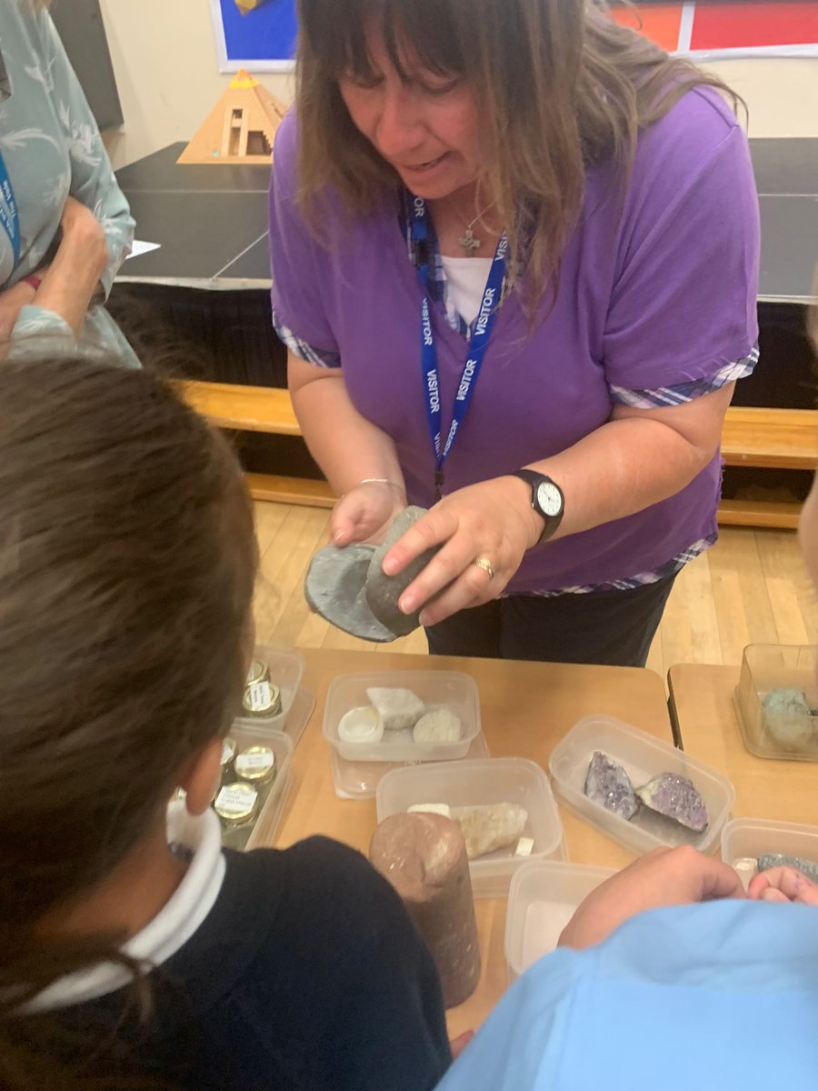 ValePrimarySch's tweet photo. Year 3 and 4 had a fantastic Rock workshop today with Kerry Henderson, geologist and STEM ambassador. @STEMLearningUK #scientistsofthefuture #activelearning #enrichinglearning #inspiringall https://t.co/YqgfxjG9bI