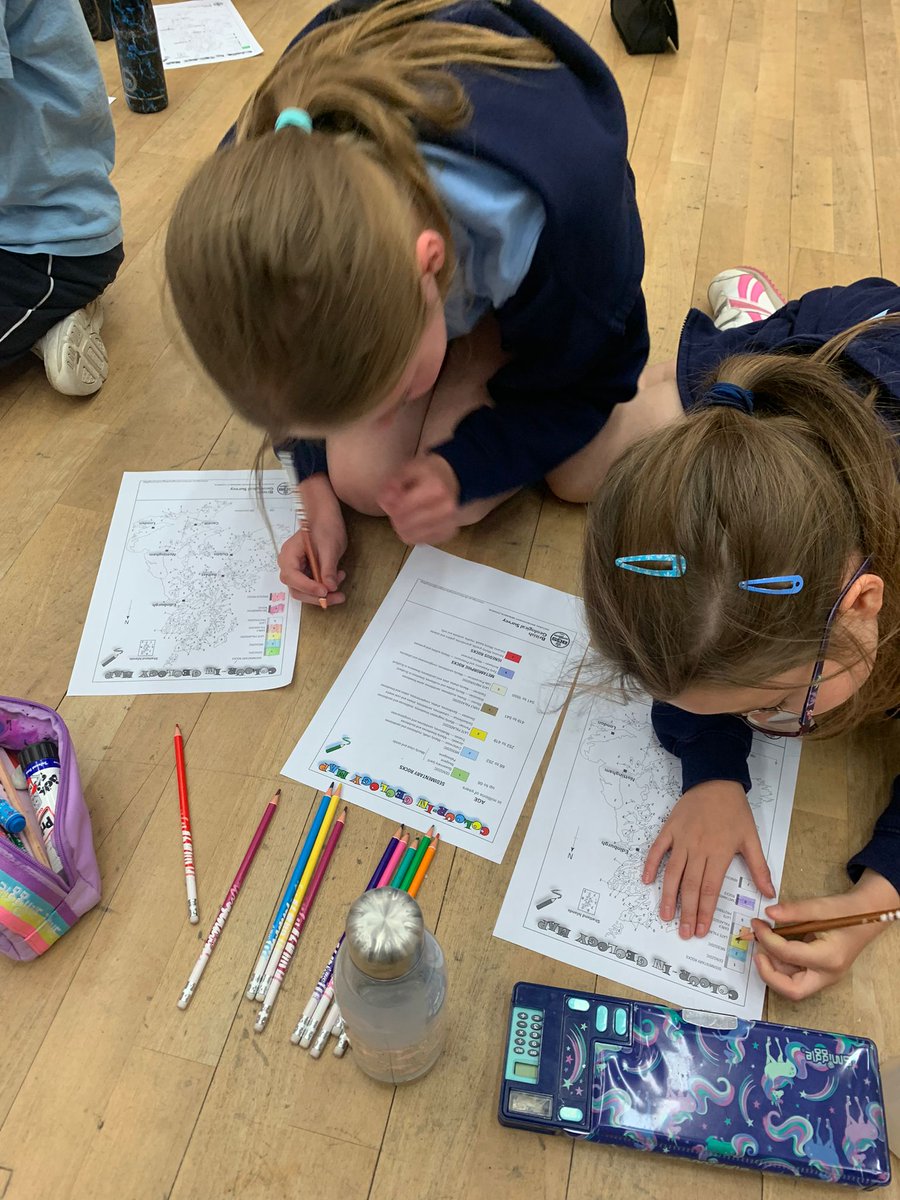 ValePrimarySch's tweet photo. Year 3 and 4 had a fantastic Rock workshop today with Kerry Henderson, geologist and STEM ambassador. @STEMLearningUK #scientistsofthefuture #activelearning #enrichinglearning #inspiringall https://t.co/YqgfxjG9bI