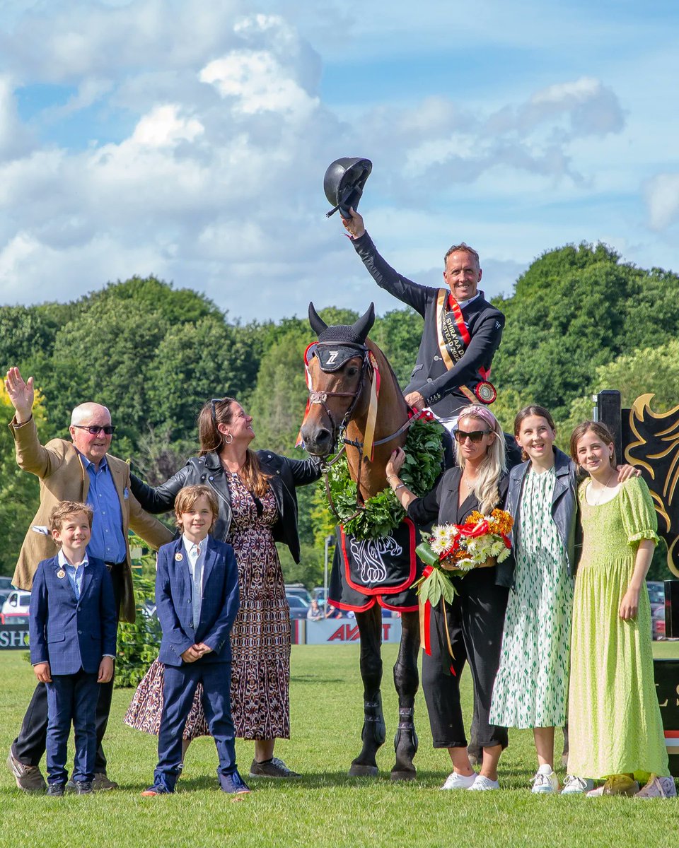 Fortheluvofcake's tweet photo. A great week at @HicksteadEvents  and thrilled for @breenequestrian Shane Breen and Can Ya Makan winners of the 60th editon of the Hickstead Derby 🏆🇮🇪🍀 https://t.co/Mpi8QzAho0