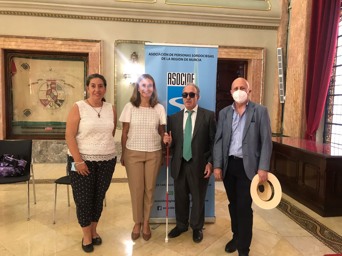 VicepresidenRM's tweet photo. 🟡 La directora general de Personas con Discapacidad del IMAS, @contxaruiz, ha participado en la conmemoración del Día Internacional de las Personas Sordociegas, que se ha llevado a cabo en @AytoMurcia. 

➕ℹ️➡️🧵

#VicepresidenRM #DIPSC #PersonasSordociegas https://t.co/HCYRgDUh7k