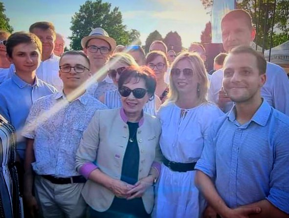 PHorczak's tweet photo. Dziękujemy Pani Marszałek @elzbietawitek za spotkanie w #Suprasl 🇵🇱👍 https://t.co/AOWd6AXz0t